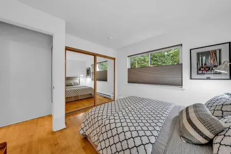 Mill Valley Apartment: Walking Distance to DT