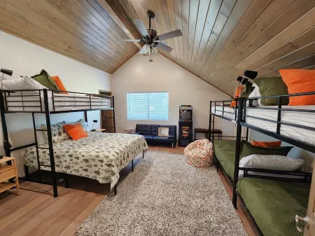 Family Friendly, Arcade Game, Sleeps 13, Gazebo, Firepit