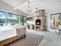 Escape to a Luxury Lakehouse Retreat- Chefs Indoor Outdoor Kitchen Hot Tub Steam 新費爾菲爾德酒店