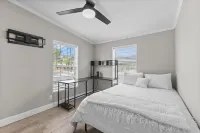 Cozy Coastal Retreat By Venice Beach! 베니스 미아카 리버 공원 주변 호텔
