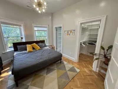 Book Your Autumn Get Away, Safe & Serene, Beautiful Unit Chicago - SuperHost! Hotels near Indian Boundary Park Cultural Center