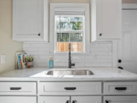 Cottage Row: Daphne Hoteles en Laurel