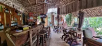 Salama & Mbuyuni Bungalows - Bares