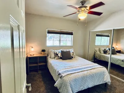 South PD~ Great Location, Pet Friendly, Large Private Pool and Backyard Hotels near The Living Desert Zoo and Gardens