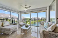Beautifully renovated top floor condo with lake view, minutes from the beach