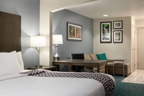 La Quinta Inn & Suites by Wyndham Peru Starved Rock St Park