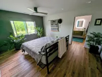 Contemporary 2-bedroom Bungalow with Sunsets, Wildlife, Southwestern Gardens