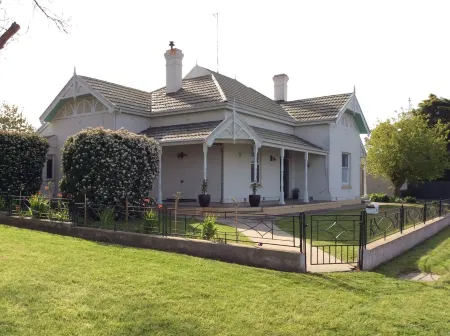 Boutique B&B in the heart of town Отели в г. Бордертаун