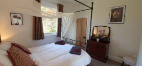 Hinton Lodge - Quaint Victorian four star cottage in a quiet rural location.