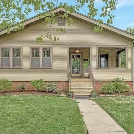 Modern Bungalow: spacious 3BR home near downtown Champaign & campus