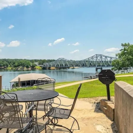 Smith Lake Condo with Pool 3bd/2bath