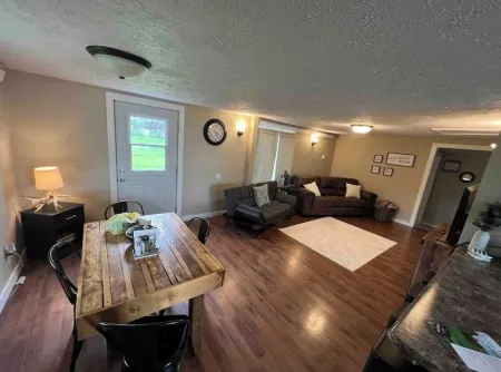 Valentine’s Tourist Tenure- Charming 2 bedroom cozy vacation home Отели в г. Валентайн