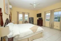 Entire Home in Discovery Bay, St. Ann Hoteles cerca de Dolphin Cove Puerto Seco Beach