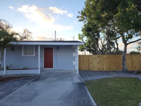 Cozy studio in pleasant Bradenton with WiFi, AC