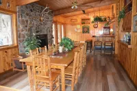 Unique Guesthouse on the Beautiful Gallatin River - Hot Tub w/ Amazing Views!