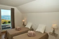 Villa With Sea View And Heated Pool