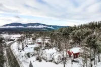 1860 6 Bedroom Farmhouse with Hot Tub Close to Sunday River Các khách sạn ở Rumford