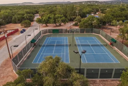 Lake Travis Chic with MILES of views and Awesome amenities