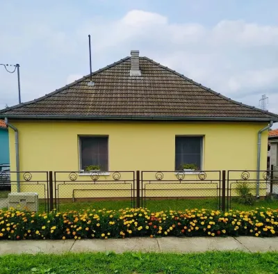 Szigeti Ház, Szecsisziget Отели в г. 