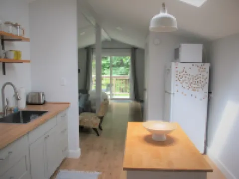 Bright Studio Loft Near Secret Beach in Gibsons