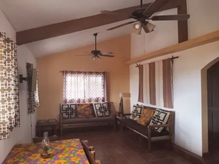 Corner of punta pequena/fredrico Отели в г. Комонду