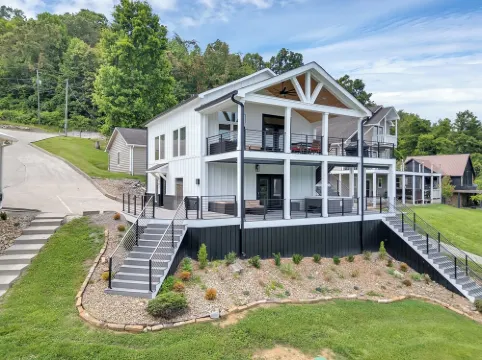 Mountain Lake Retreat w/ Concrete Walkway w/ Kayaks