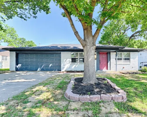 Hot Tub, Gameroom,17 min to Dickies Arena, FirePit!!!!! Hotels in Burleson