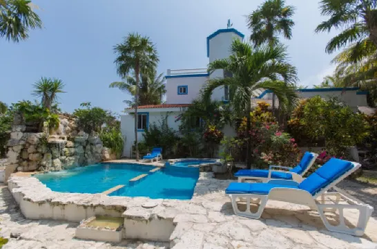 Beachfront Villa with pool & waterfall: Gorgeous sandy beach Hotel di 