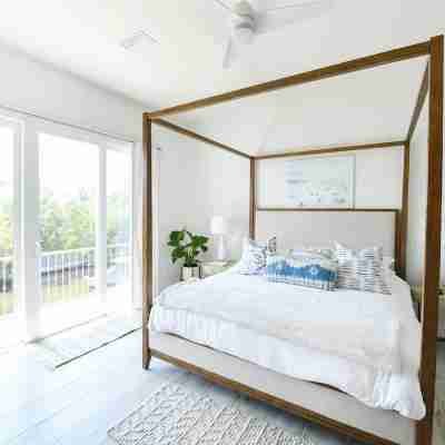 "Casa del Siesta" Mediterranean Luxury by the Beach — Pool, Spa & Private Dock Rooms