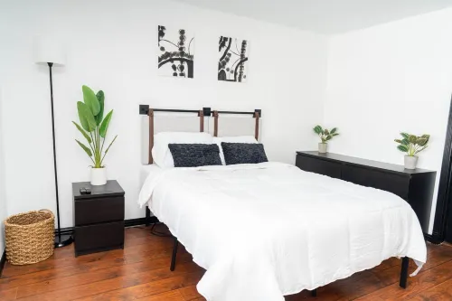 Modern 2-bedroom home with loft and indoor fireplace! Hotel a Carrollton