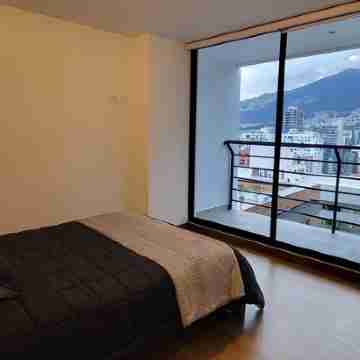 Rare Gem! Indoor Pool, Rooftop, Center of the City Rooms