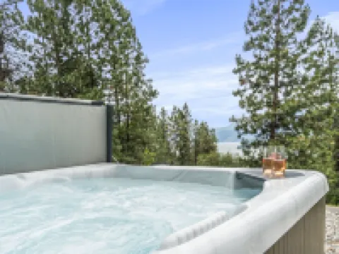 Okanagan Lakeview Oasis, 2 Bed, 2 Bath, Sleeps 6 Hoteles en Vernon