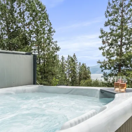 Okanagan Lakeview Oasis, 2 Bed, 2 Bath, Sleeps 6