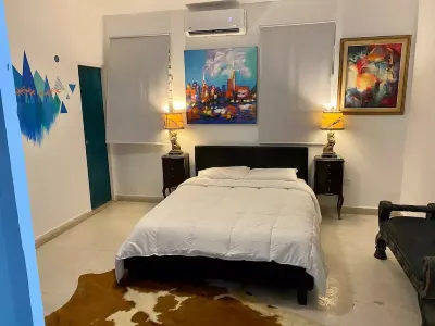 5 star location- 5 star house- 5 min to beach