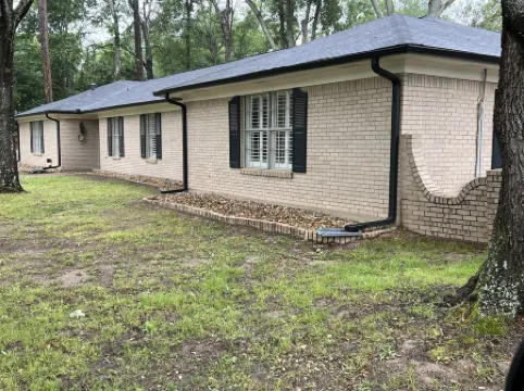 BestStays@King Bee. Large Groups OK.TVs in rooms and Newly Fenced Backyard