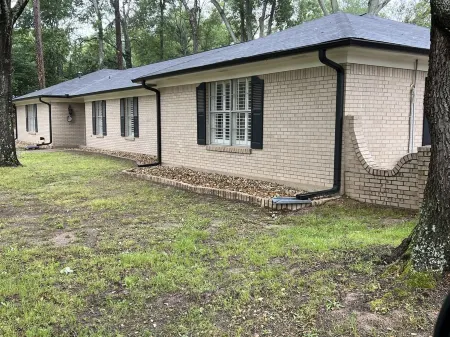 BestStays@King Bee. Large Groups OK.TVs in rooms and Newly Fenced Backyard