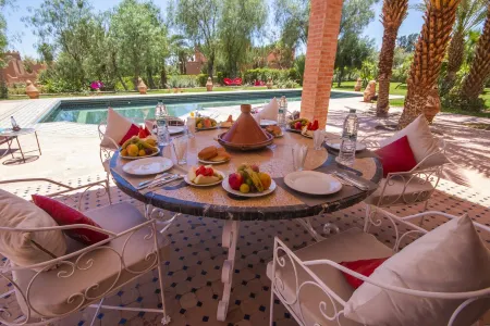 600m2 oriental palace with swimming pool, quiet location.