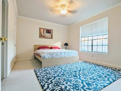 Beautiful One Bed, 10+ years Superhost, Vicinity of MD Anderson, TMC, Rice U. ハーマン公園周辺のホテル