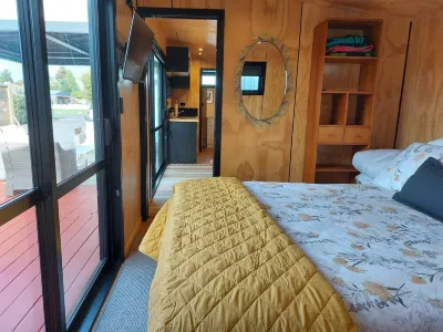 Athenree Haven: Peaceful new studio on nature's doorstep! Hotels in 