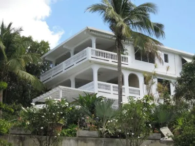 Escape from it all to stunning ocean views and pool with this top floor condo! Hoteles cerca de Vieques