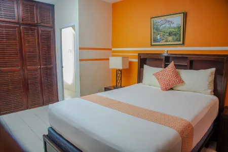 5-Bedroom Retreat Near Beach