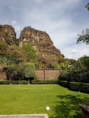 Casa con Alberca y jardín en Malinalco, a solo 10 minutos del centro Отели рядом с достопримечательностью «Convento Agustino»