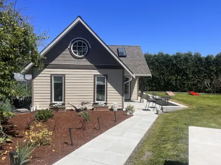 New, Quiet, and Bright private detached house with AC.