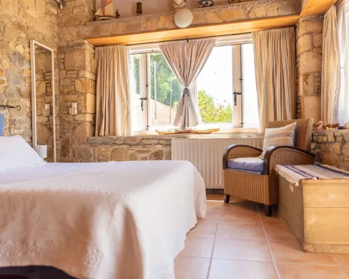 Beautiful Family Villa With Heated Swimming Pool And Stunning Sea/Mountain View Hotels in Kimi