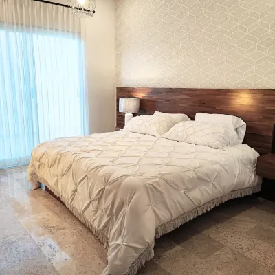 Modern and Cozy Apartment for 4 People Just Minutes from the Beach and Center