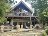 Lake Front, Beautiful views, Gentle slope to Lake, Hot tub, Close to Downtown.