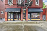 Large Executive 1st Floor Apartment with Chefs Kitchen!