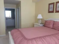 North Naples location Golf, beaches attractions in close proximity Các khách sạn gần Sun-N-Fun Lagoon