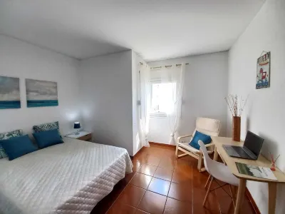 Carcavelos Surf Beach House Hotel dekat Praia de Carcavelos