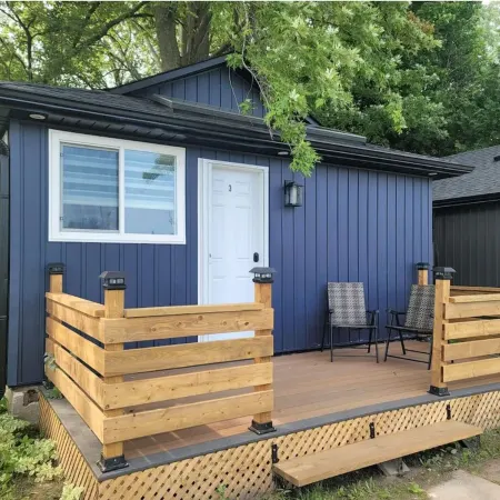 Rustic Cabin Across Innisfil Beach Park Отели в г. Иннисфил